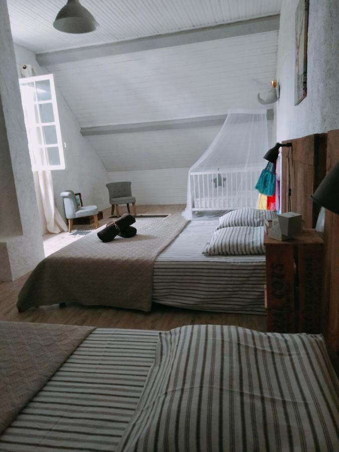 Chambre Familiale Anna "Mon Lit Au Pre" , Jusqu'A 4 Adultes Et 2 Enfants Avec Piscine Familles, Couples Ou Femmes Seulement Pontours Exterior foto